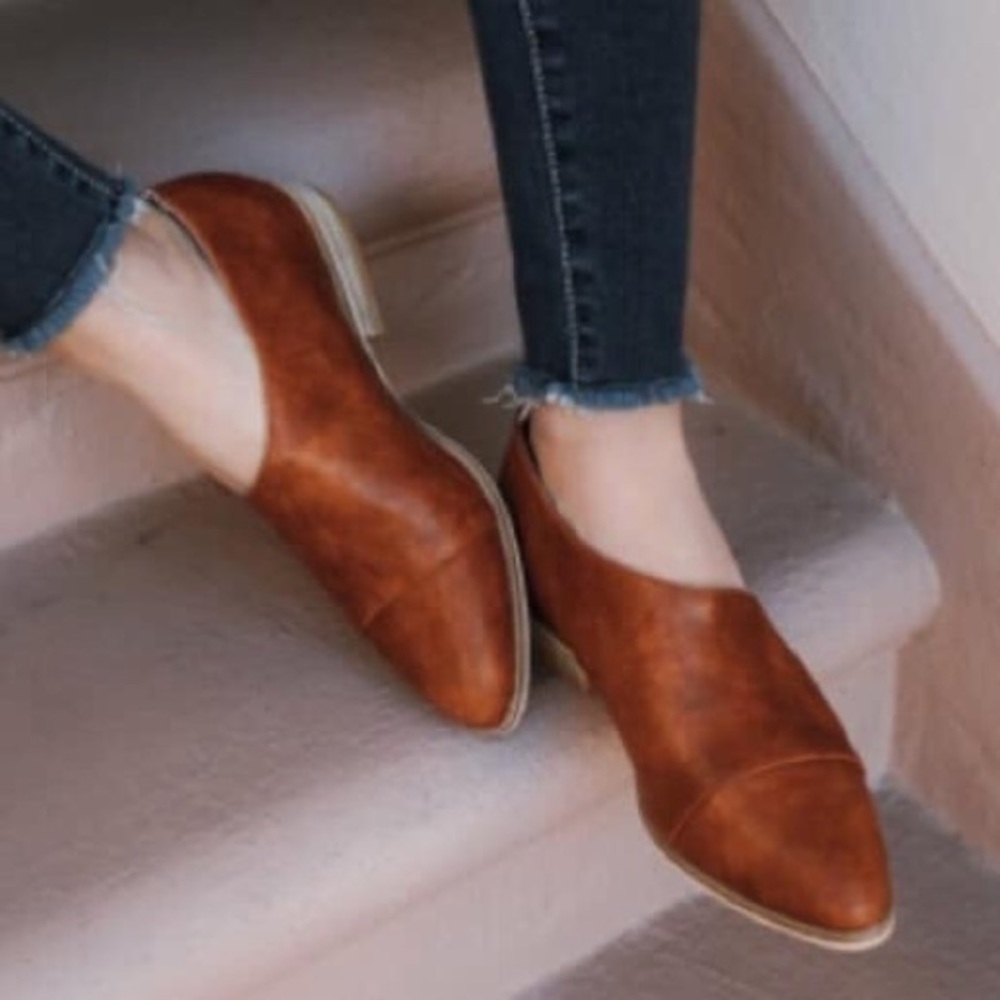 Cognac Side Cut Out Loafer